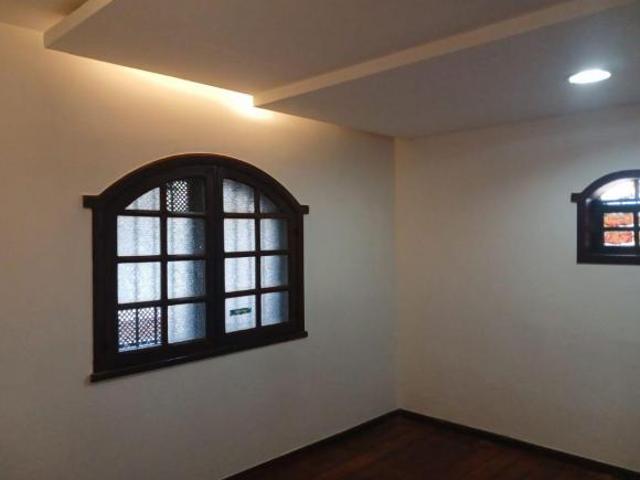 Excelente Casa, com 3 dormitórios, totalmente reformada, rua tranquila