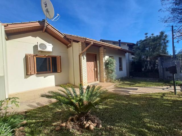 Excelente Casa com 3 dormitórios sendo 2 suítes para locação, em ótima localização no Bairro Morro