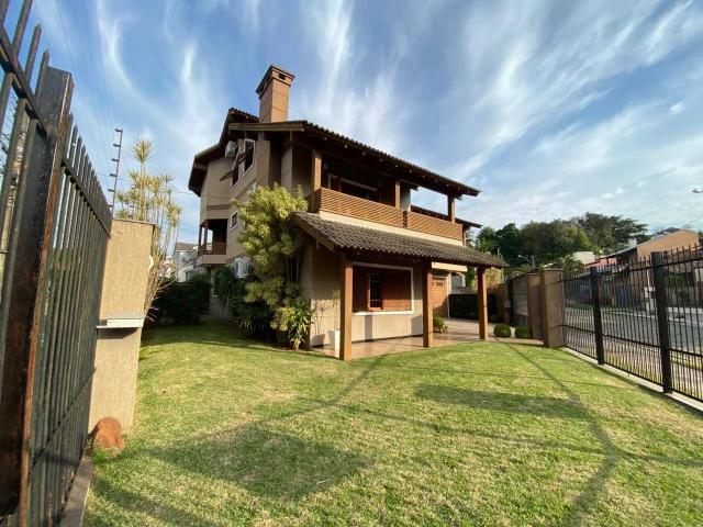 Excelente Casa com 3 dormitórios sendo 3 suítes para locação, em ótima localização no Bairro Crist