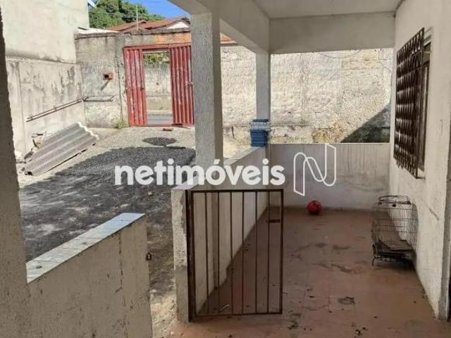 Excelente casa com 3 quartos e varanda!