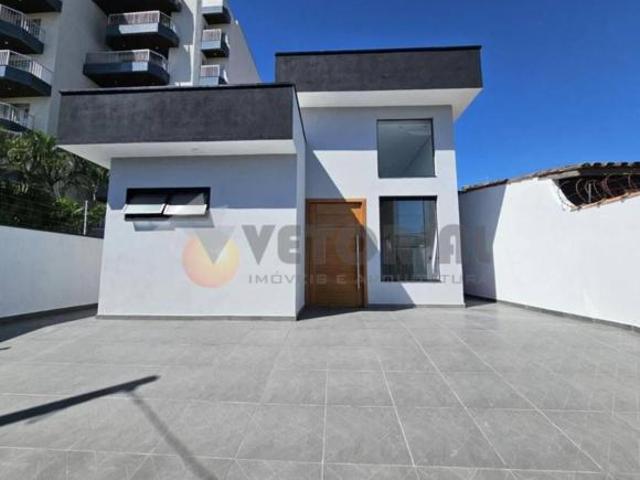 Excelente casa com 03 suítes e piscina na Martim de Sá Caraguatatuba