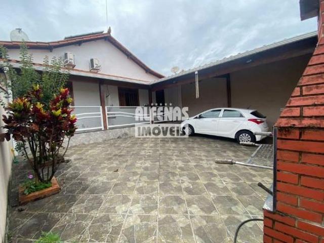 EXCELENTE CASA COM 03 QUARTOS, 02 BANHEIROS, 03 VAGAS BAIRRO MONTE CASTELO EM CONTAGEM / MG
