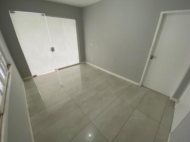 Excelente casa com 04 dormitórios no bairro Santa Mônica!