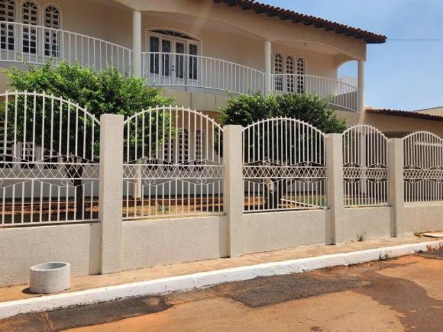 EXCELENTE CASA COM 05 QUARTOS, 3 SUITES, LOTE DE 800M2, PISCINAS, VICENTE PIRES