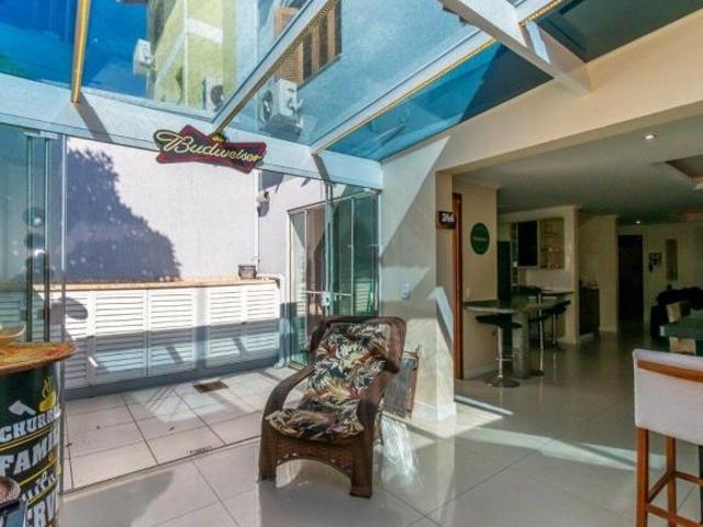 Excelente casa com 158,9m2 de área privativa, 3 dormitórios, 1 suíte, e 2 vagas