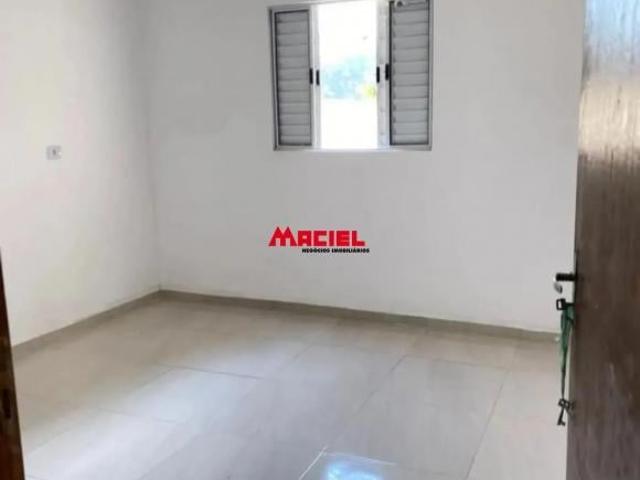 Excelente casa com 2 quartos 100 m Quadrados