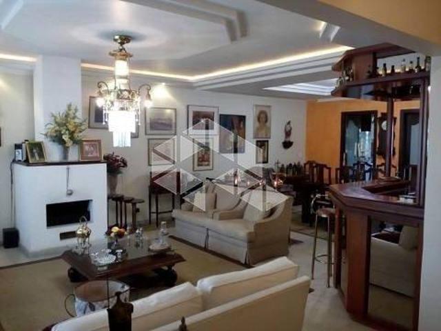 Excelente casa com 4 dormitórios em terreno de 470 m² no Bairro Três Figueiras
