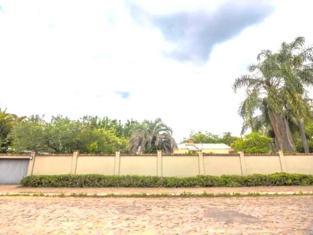 Excelente Casa com 4 dormitórios sendo um suíte com piscina e um amplo quintal para locação, no B