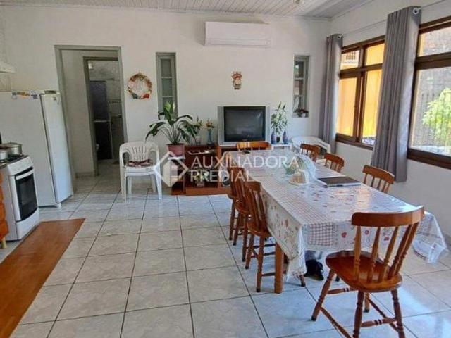 Excelente casa com 4 quartos no bairro Tristeza