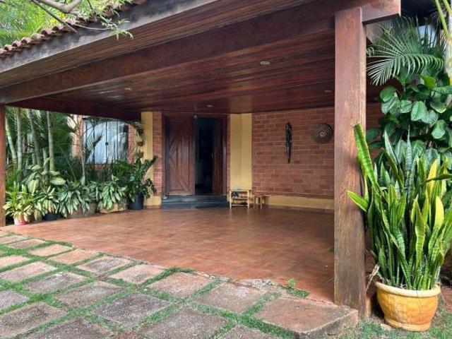 Excelente casa com 4 quartos sendo 3 suítes no Taquari Brasilia DF