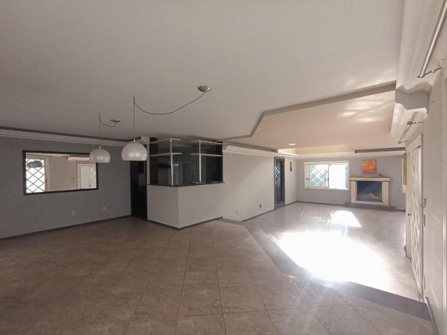 Excelente Casa com 4 Suítes, Piscina e Salão de Festas no Bairro Cristo Rei em São Leopoldo RS
