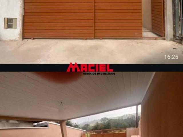 Excelente casa com cômodos amplas em Avenida próximo a comércios e escolas