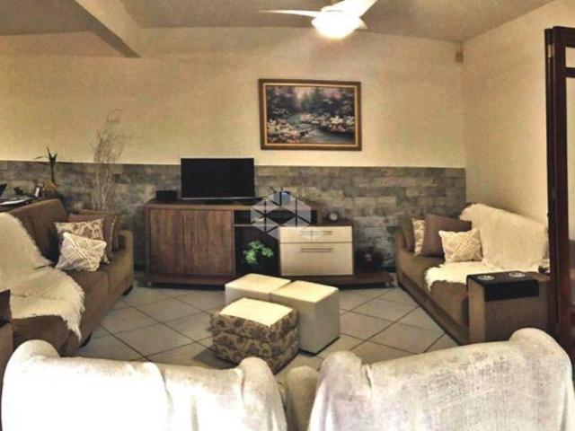 Excelente casa com espaços amplos