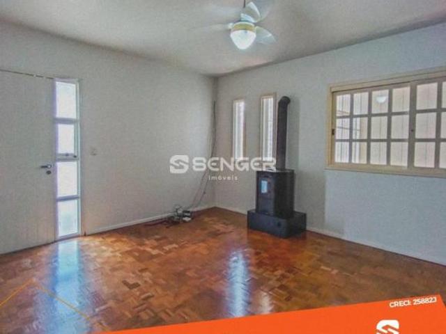 EXCELENTE CASA COM PISCINA NO CENTRO