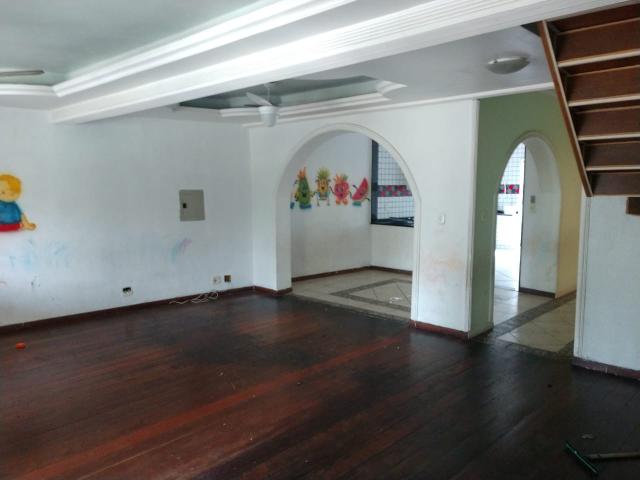 excelente casa com piscina no centro de campo grande