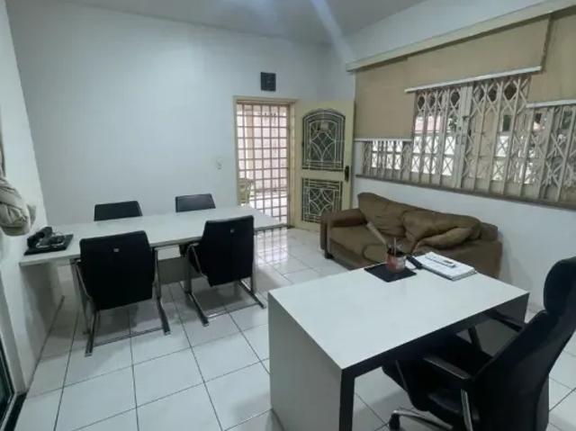 Excelente Casa Comercial Bairro Jóquei 600 m²