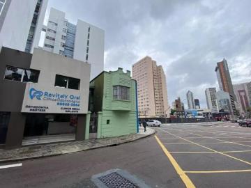 Excelente casa comercial em bela esquina no Centro