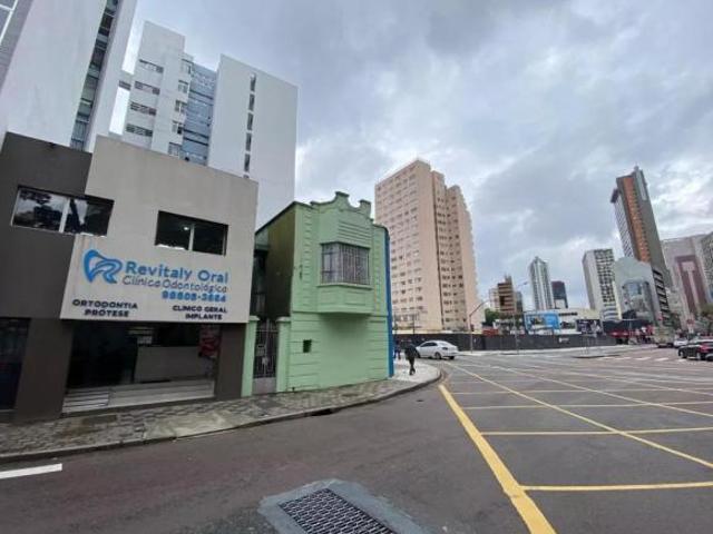Excelente casa comercial em bela esquina no Centro