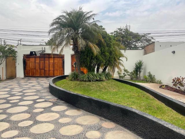 Excelente casa comercial en alquiler en La Molina