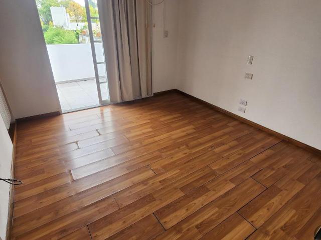 Excelente casa con amplio Jardín y pileta en Fisherton tradicional