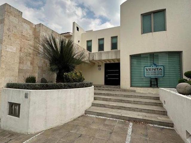 EXCELENTE CASA CON ACABADOS DE LUJO EN ZONA ESMERALDA