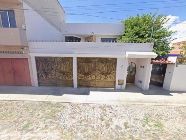 EXCELENTE CASA CON MUY BUENA UBICACION EN QUERETARO