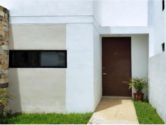 Excelente casa con vigilancia en Aleza Residencial
