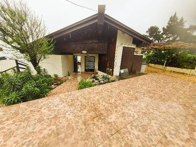Excelente casa con vista despejada hacia el Mar