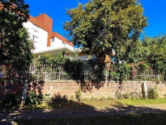Excelente casa de 290m² com 4 dormitórios e 4 vagas