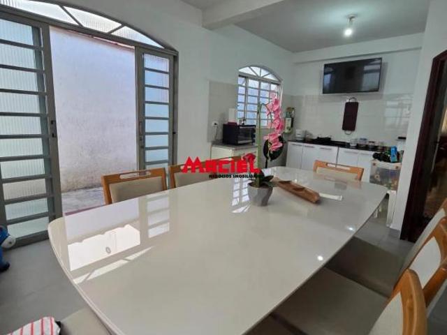 Excelente casa de 3 dormitórios no Jardim Uirá