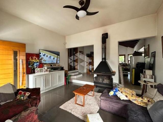 Excelente casa de 3 dormitórios próximo ao Parque da Cruz!