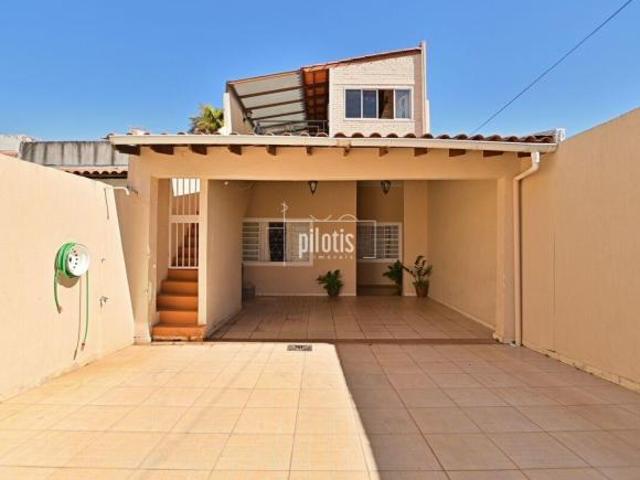 Excelente Casa de 3 Pavimentos no Cruzeiro Velho