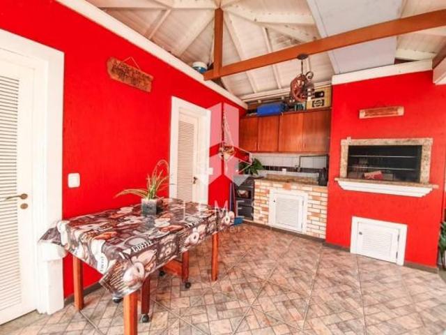 EXCELENTE CASA DE ESQUINA! *Lindíssima Casa Semi mobiliada Ficam móveis sob