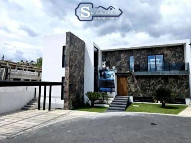 Excelente casa dentro de lomas de cocoyoc