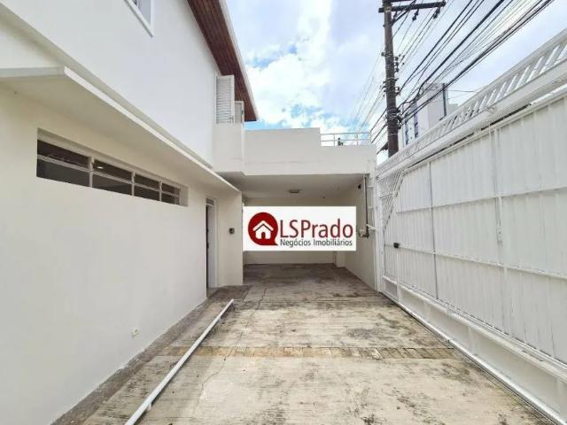 Excelente casa em 2 niveis, com 3 dormitórios, 2 banheiros e 2 vagas!