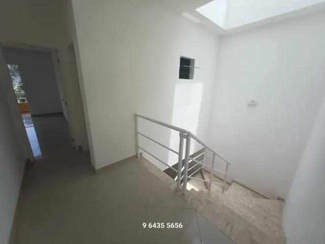 Excelente casa em condomínio fechado 3 suítes individuais mais dependência