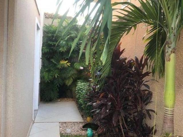 Excelente casa em condomínio na zona sul da cidade, no Bairro Vila do Golfe. São 288m² de terreno e