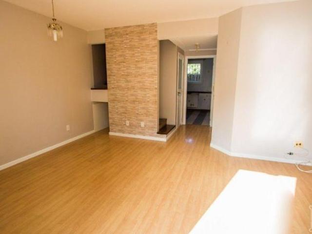 Excelente casa em condomínio fechado Bairro Cristal