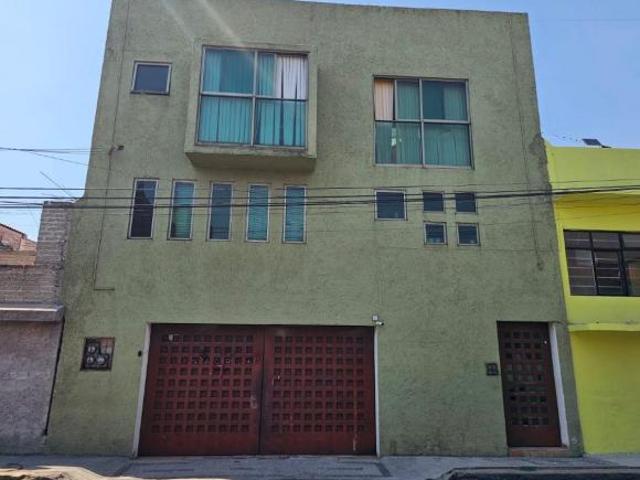 EXCELENTE CASA EN VENTA CON GRAN JARDIN