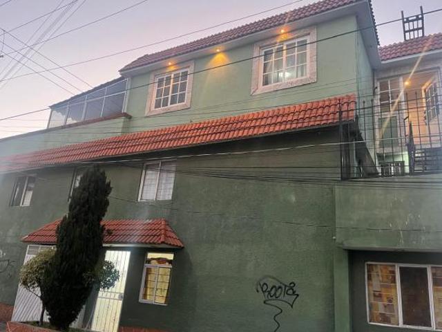 Excelente Casa en venta con excelentes espacios y local comercial con acceso independiente