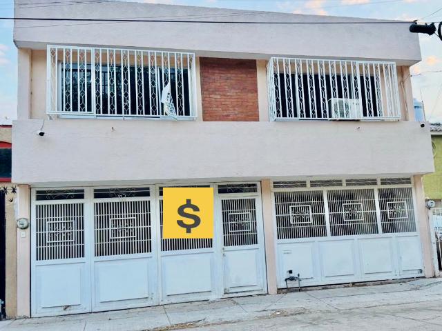 EXCELENTE CASA EN VENTA EN COL. BUGAMBILIAS | $3,800,000 MXN | TERRENO 9x22.05 198.45 M² | CONSTRU