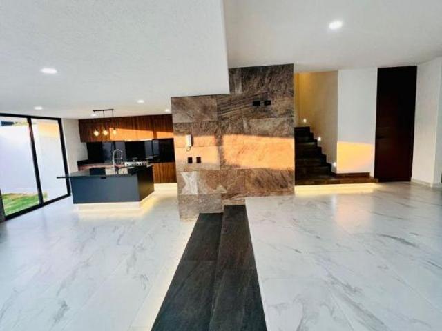 Excelente CASA en VENTA en Parque Anahuac, en la entrada de Lomas 3