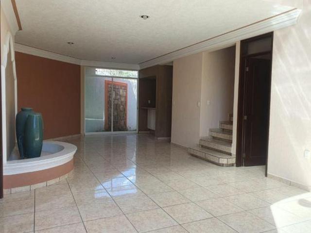 EXCELENTE CASA EN VENTA HACIENDA DEL VALLE