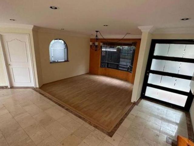 Excelente casa en calle Piñon, Colonia Cumbres de San Mateo, Naucalpan de Juárez