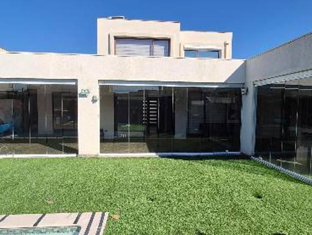 Excelente casa en Condominio cerrado, 4 dorm, piscina