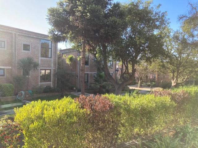 Excelente Casa En Condominio En Calle Manantiales