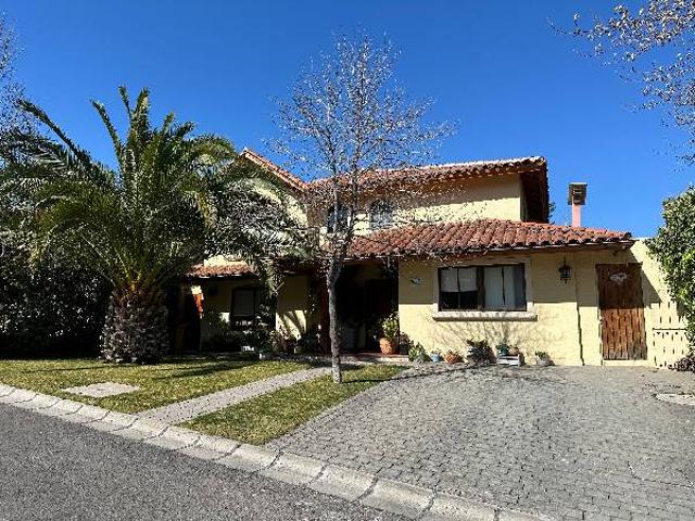 Excelente Casa En Condominio, 240/400m2, 5d/4b Mas Servicios