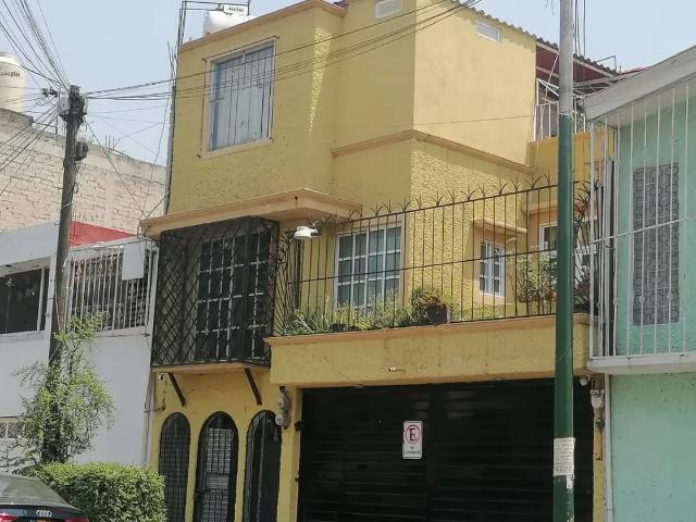 EXCELENTE CASA EN VENTA O RENTA EN CTM CULHUACAN SECCION 1, 300M2