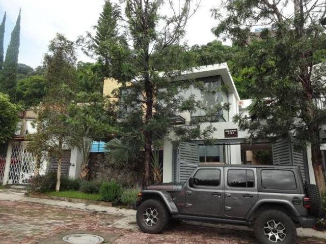 Excelente Casa en El Fraccionamiento El Palomar Sección Jockey Club