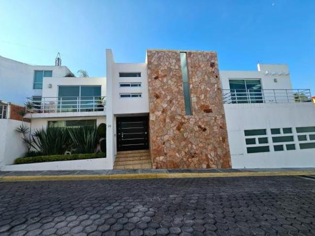 EXCELENTE CASA EN ESQUINA ZONA XILOTZINGO FRACC PRIVADO $4,590,000